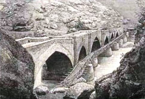 پل منجیل تصویری کم نظیر و تاریخی از پل منجیل به رودبار ( مکان سدفعلی سفیدرود ) حدود یک قرن پیش